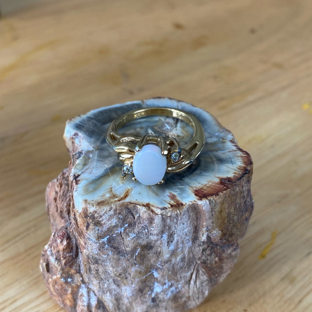 Vintage. Beautiful Opal and faux diamond ring.